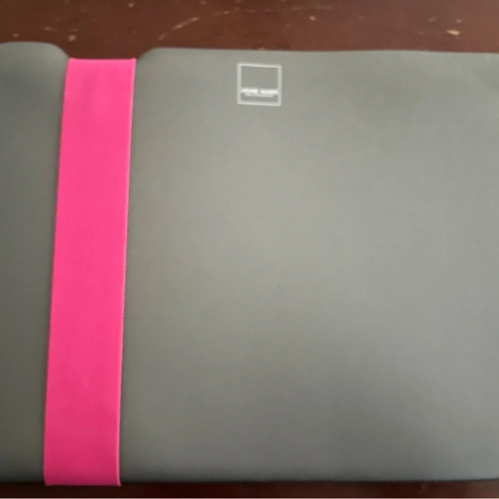 Apple Gray Sleeve with Pink Band